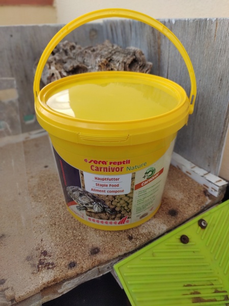 Il Reptil carnivor nella confezione da 1,12Kg Sera Reptil carnivor nature 1kg
