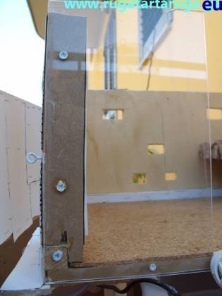 Fissaggio del plexiglass alla zona emersa Vista plexiglass e supporto
