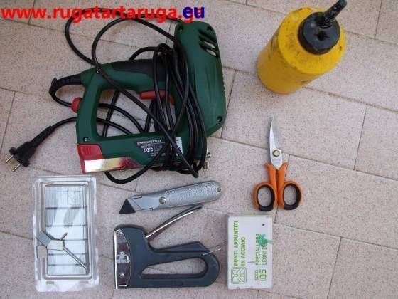sparapunti, cutter, colla, forbice attrezzi