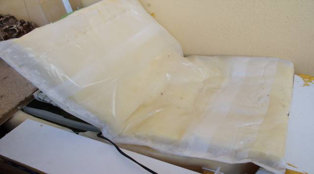 Copertura e coperchio sulla tartarughiera invernale